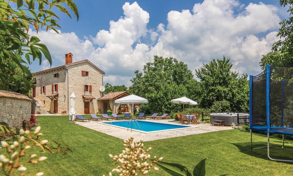 Jakovici House | Awesome home in Basici