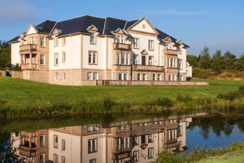 Cameron Detached Lodge | Alexandria