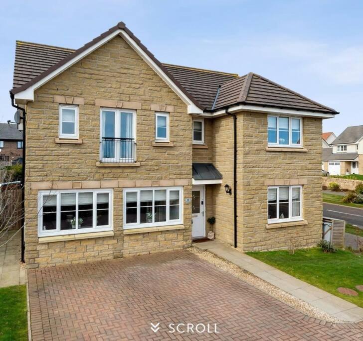 Hamilton Villa | Modern home with hot tub in Hamilton