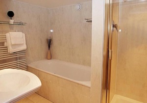 Number 4 Lomond Castle - Sleeps 4 - sleeps 4 guests in 1 bedroom