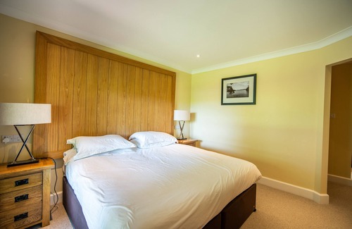 Alexandria Cabin | 2 days in London & Xmas week at Scotland’s Cameron House (Dec 20-29)