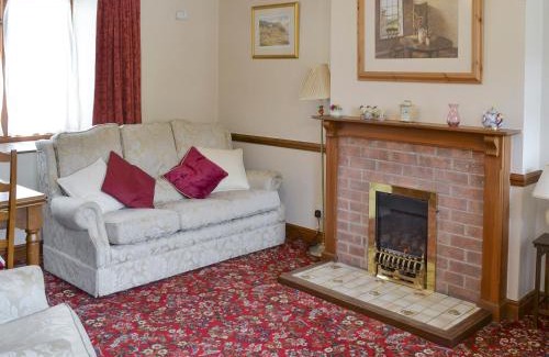 West Heslerton House | Cow Pasture Cottage - Uk2297