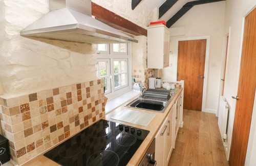 Llys Y Fran Cottage | KNAP COTTAGE, pet friendly, character holiday cottage in Maenclochog