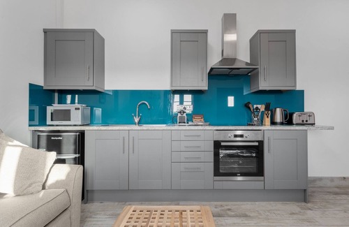 Haverfordwest Cottage | Skomer Sea View Cottage with Hot Tub- Dog Friendly