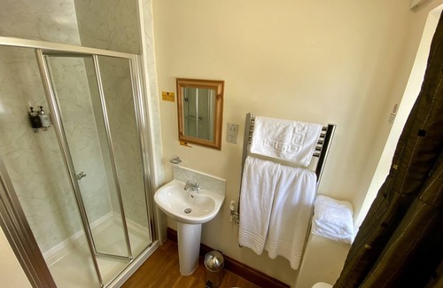 Chillington Bed & Breakfast | The Globe Inn