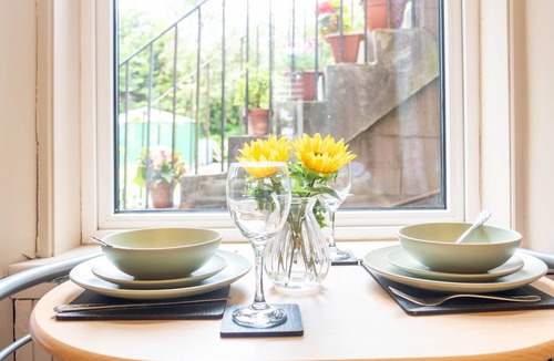 Dumbarton Apartment | Apartment near Loch Lomond