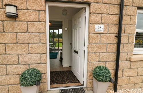 Elgin Cottage | Cabin ∙ 2 bedrooms ∙ 4 guests