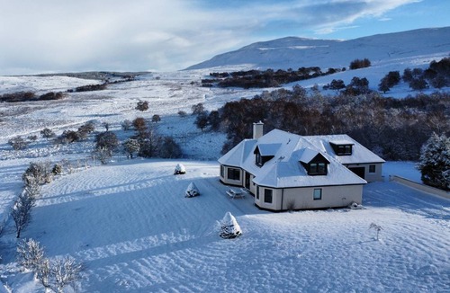 Lairg Cottage | Cabin ∙ 4 bedrooms ∙ 9 guests