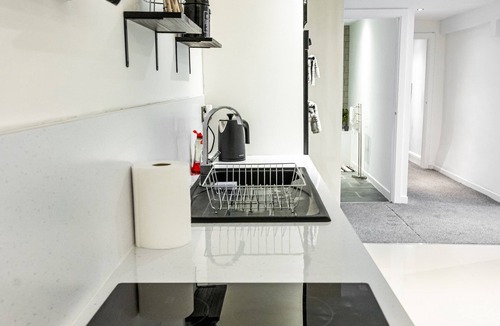 Bishopston Apartment | Caswell Bay modern 2 bedroom apartment sleeps 6 next to sauna retreat and beach