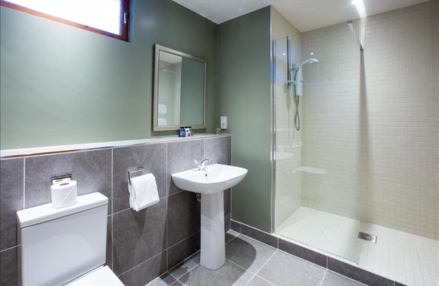 Cameron House Three Bedroom Detached Lodge with Scenic View L47